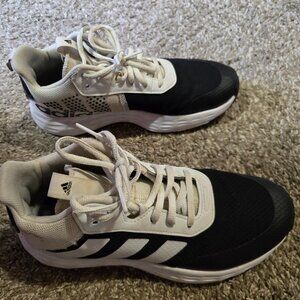 ADIDAS UNISEX BIG KIDS Sz 5.5 Basketball Shoes Black White